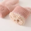 Invierno nuevo engrosado más peludo guantes calientes mujeres guantes de peluche lindo moda imitación sable fuera de los estudiantes protección contra el frío Application Scenario